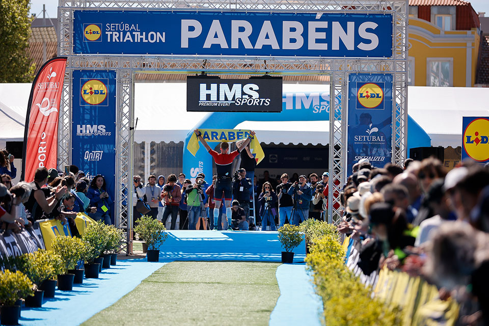 Triatletas da Escolinha de Triathlon inspiram novas gerações