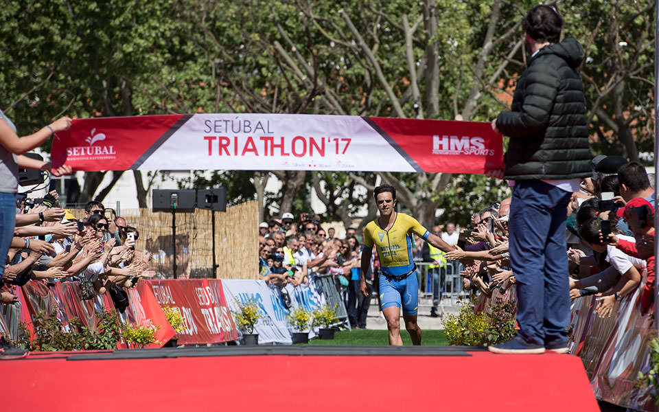 Bruno Pais e Vanessa Pereira triunfadores na primeira edição do Setúbal Triathlon